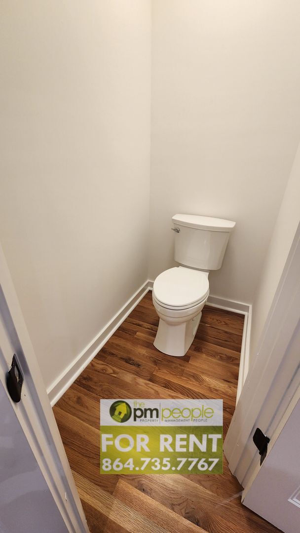 Building Photo - Newly renovated, Modernized 3/2 Home Avail...