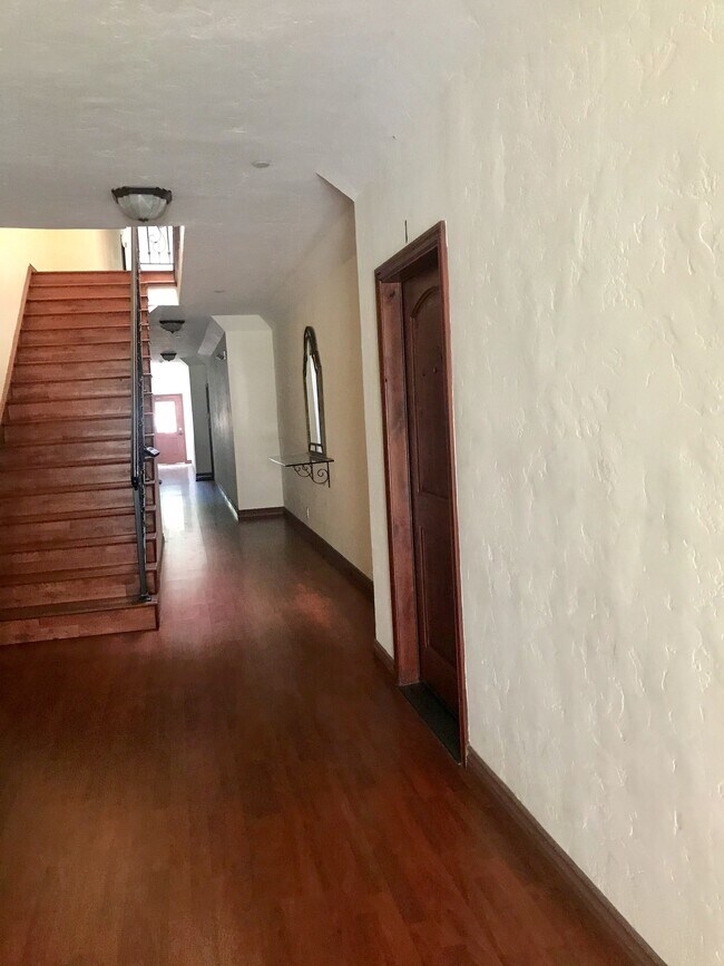 Building Photo - 248 Reeves S Dr