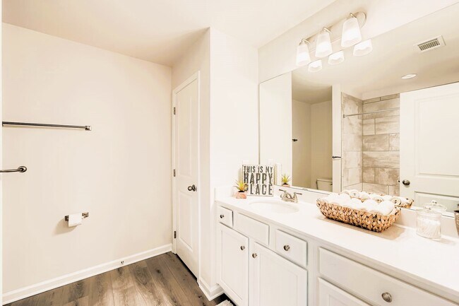Foto del edificio - 86 Basswood Ln