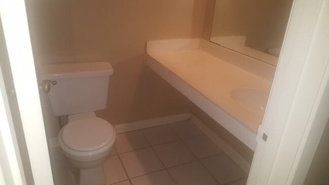 Building Photo - 661 Watson St