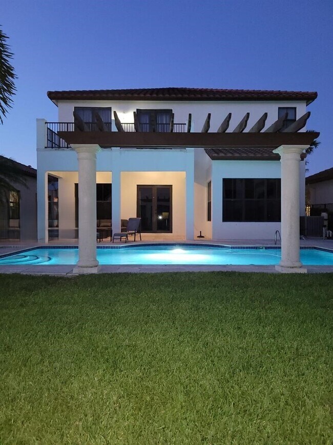 Foto del edificio - 3492 NW 82nd Dr