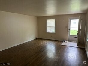 Building Photo - 56 Willow Dr