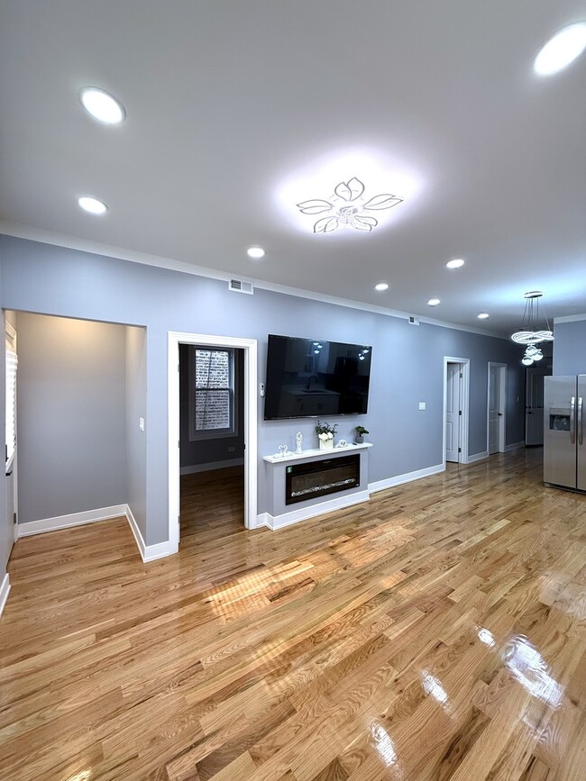 Building Photo - 2233 S Spaulding Ave