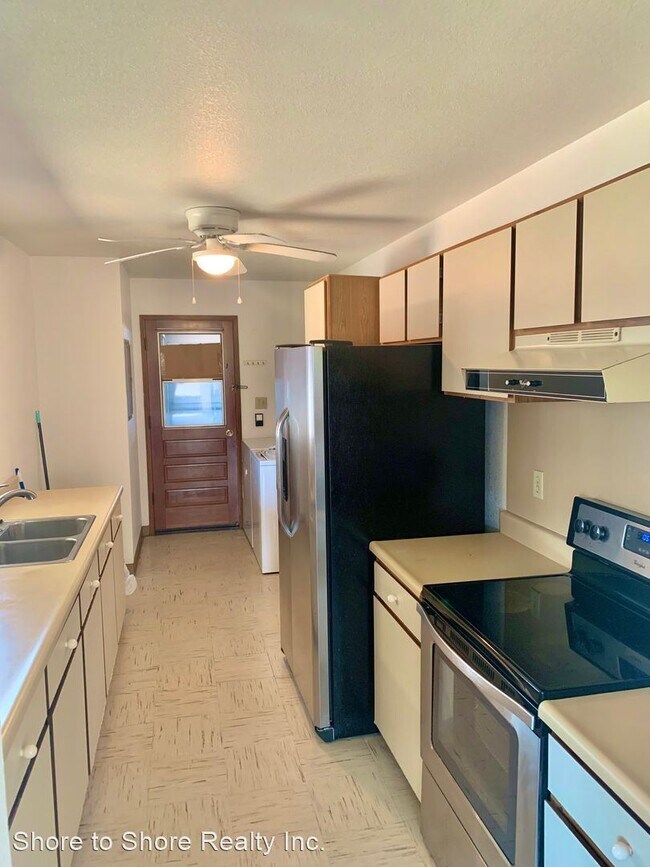 Building Photo - 3 br, 2 bath House - 841 Makaala Drive