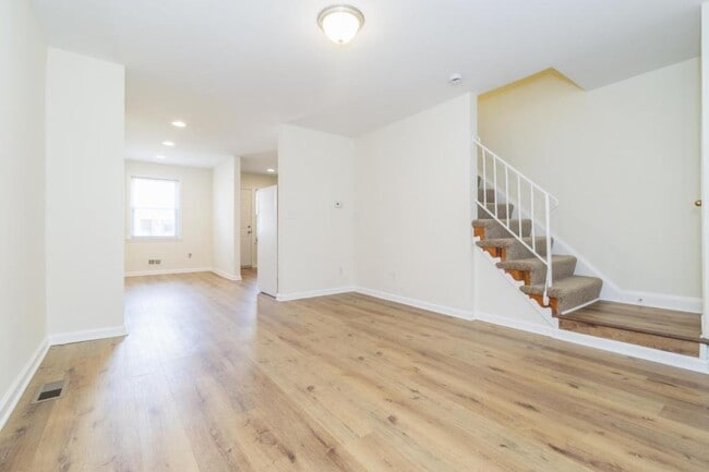 Building Photo - 3033 Seamon Ave