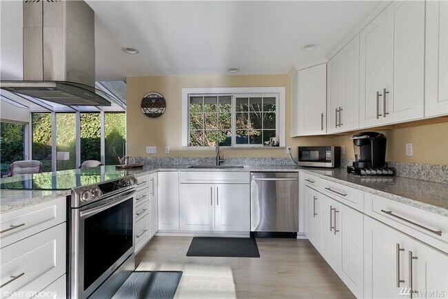 Foto del edificio - Gig Harbor Water View Home