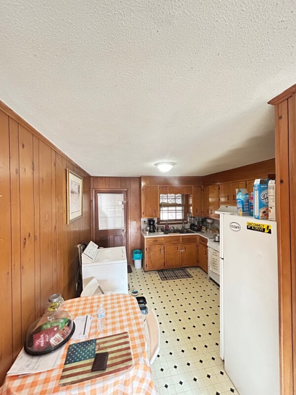 Building Photo - 3362-3362 Normandy Park Rd