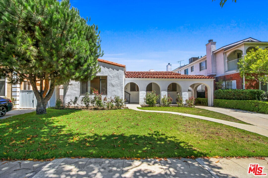 Foto principal - 352 S Wetherly Dr