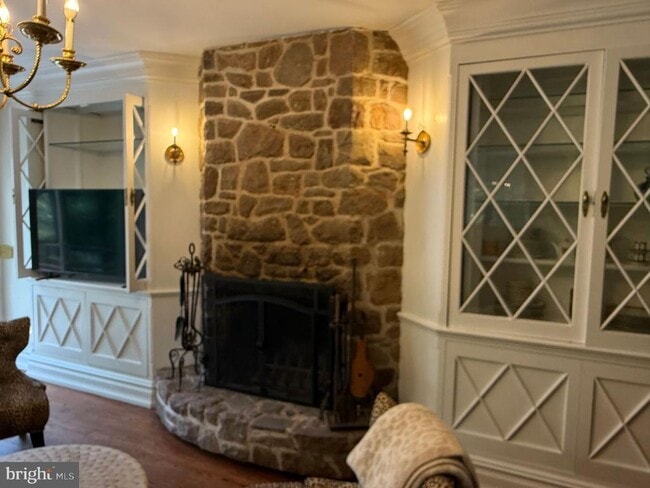 Foto del edificio - 132 E Dark Hollow Rd