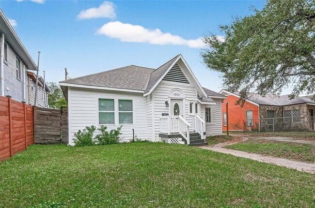 Building Photo - 1511 Scharpe St
