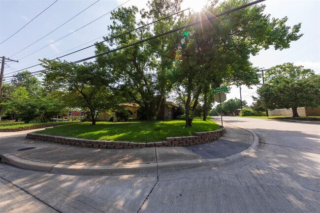 Foto del edificio - 712 S Wildwood Dr