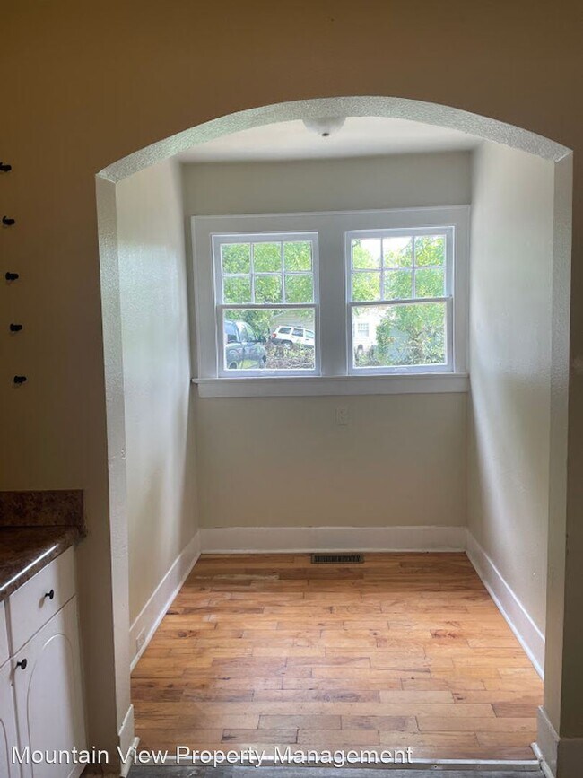 Building Photo - 4 br, 2 bath House - 214 Booth Rd