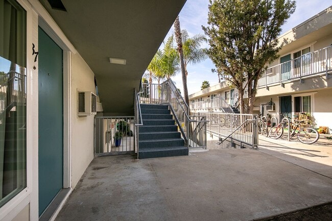 Interior Photo - Aztec Pacific Apartments