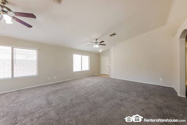 Foto del edificio - 4 Bedroom Peoria Home