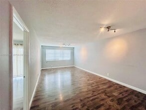 Building Photo - 2300 Park Ln