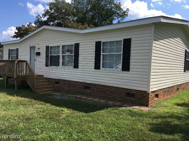 Building Photo - 3 br, 2 bath Mobile Home - 1837 2nd Avenue SW