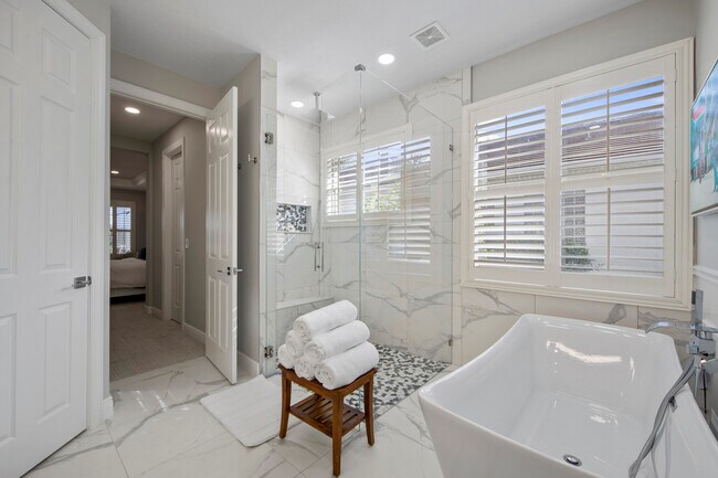 Building Photo - 14630 Meravi Dr