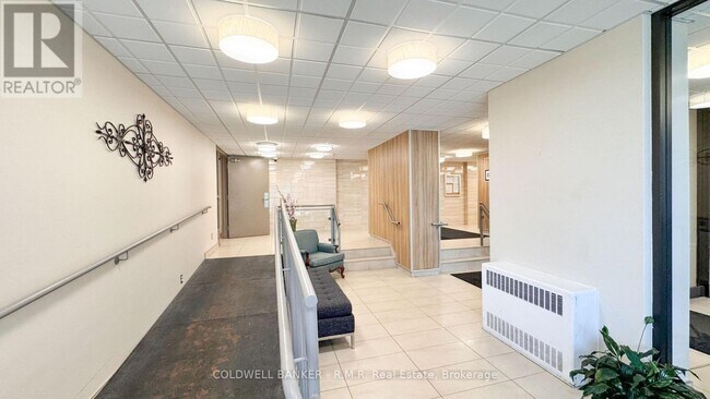 Building Photo - 215 Glenridge Ave