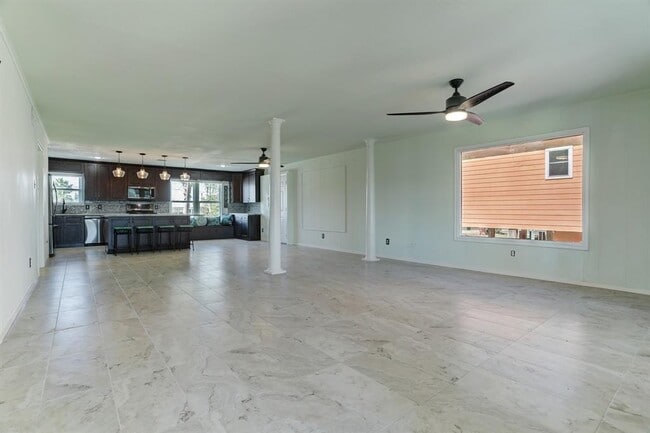 Building Photo - 1643 Dick Bay Dr