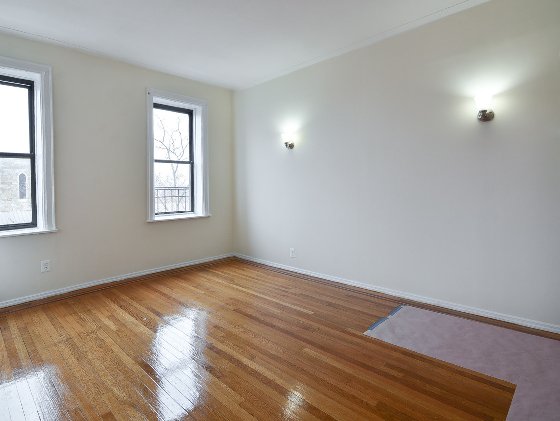 Primary Photo - 261 Lenox Rd