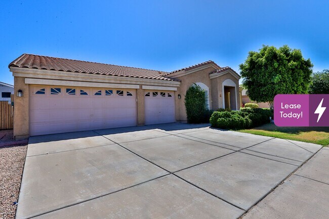Building Photo - 841 S Sabrina
