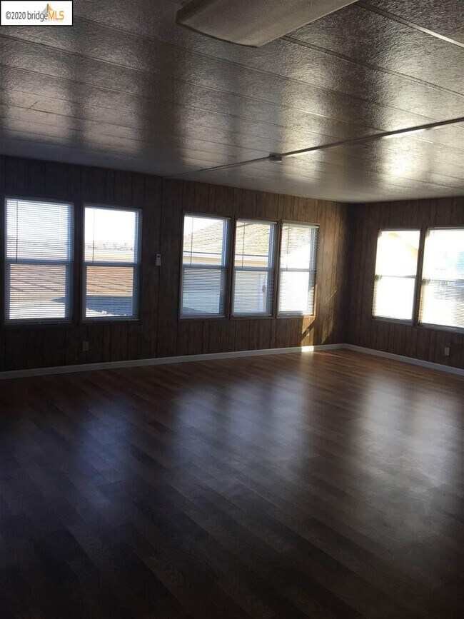 Building Photo - 3291 Byer Rd