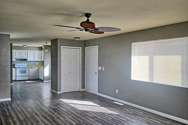 Foto del edificio - Large home in Silver Springs on 4 acres