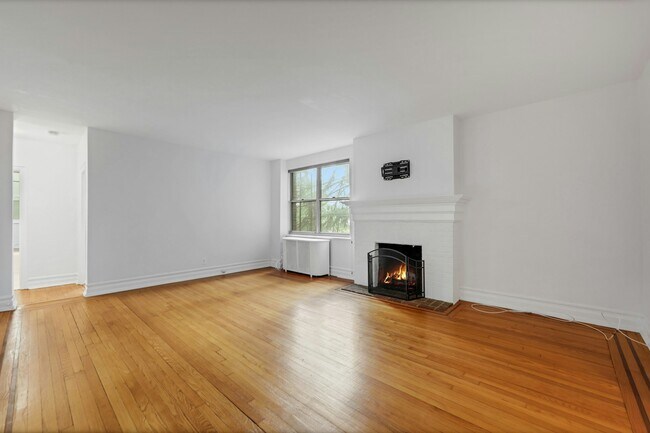 Building Photo - 100 E Palisade Ave