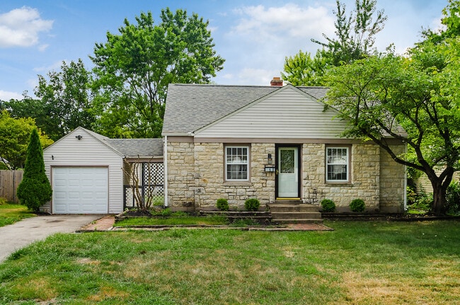 Building Photo - 960 Rose Pl