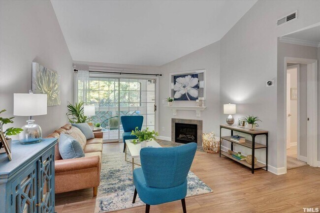 Foto del edificio - 1008 F Kingwood Drive, Chapel Hill, NC  27517