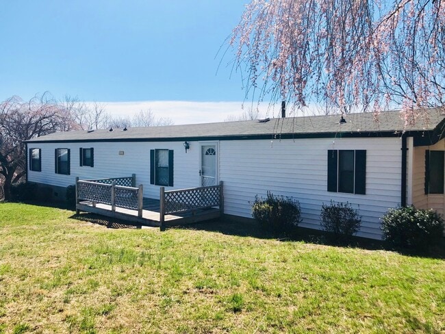 Foto del edificio - MOVE-IN READY! NO HUD OR SECTION 8