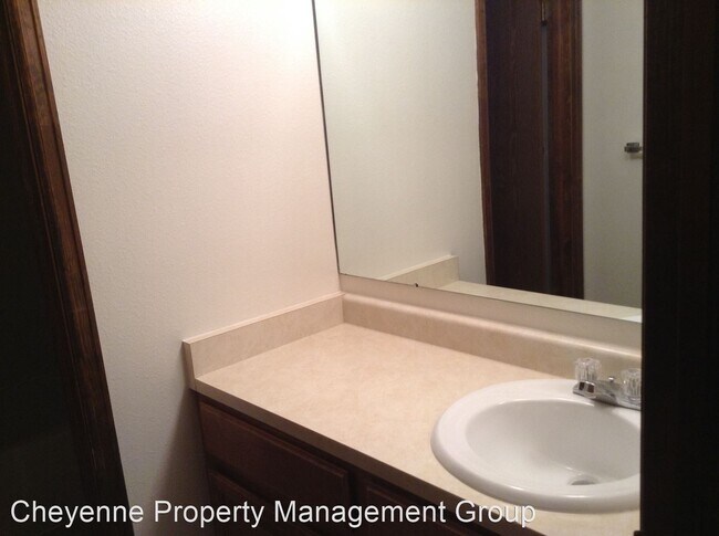 Building Photo - 3 br, 2.5 bath House - 2635 Sagebrush Ave