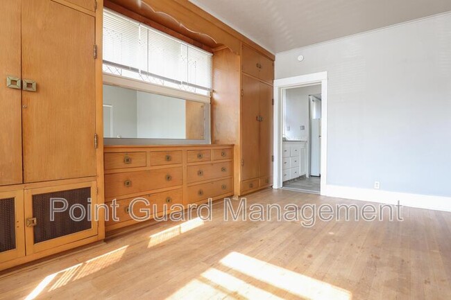 Building Photo - 117 S 38th Ave
