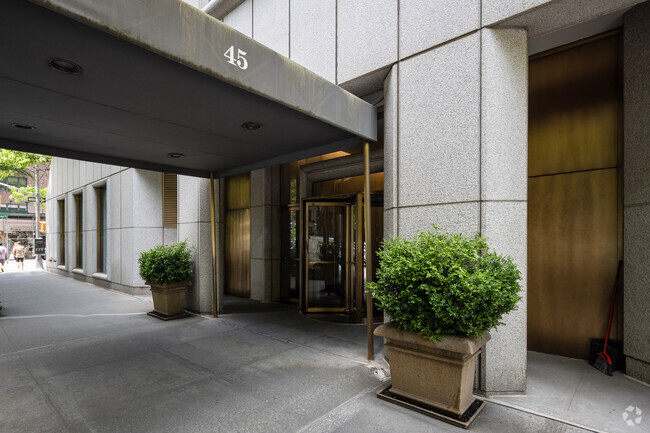 Building Photo - 1055 Madison Ave
