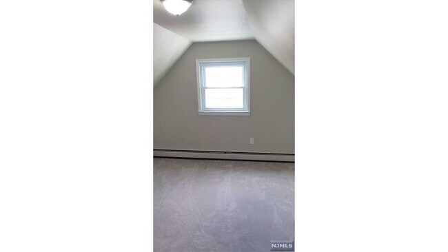 Building Photo - 123 2nd St