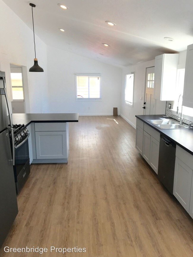 Building Photo - 3 br, 1 bath House - 6446 NE 42nd Ave