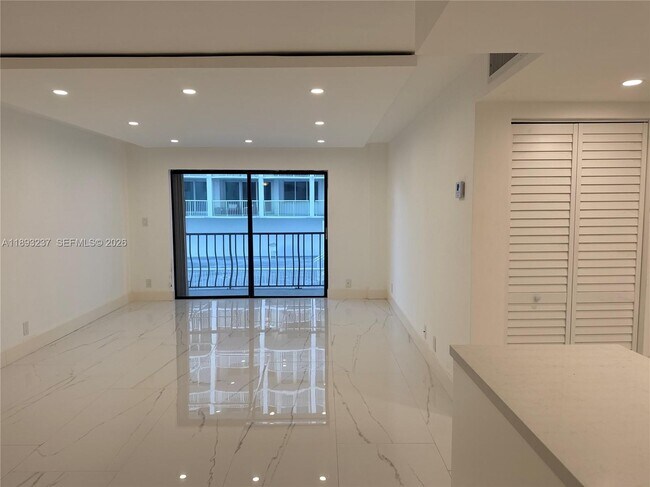 Foto del edificio - 5415 Collins Ave