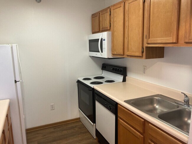 Building Photo - 600 Squaw Creek Dr