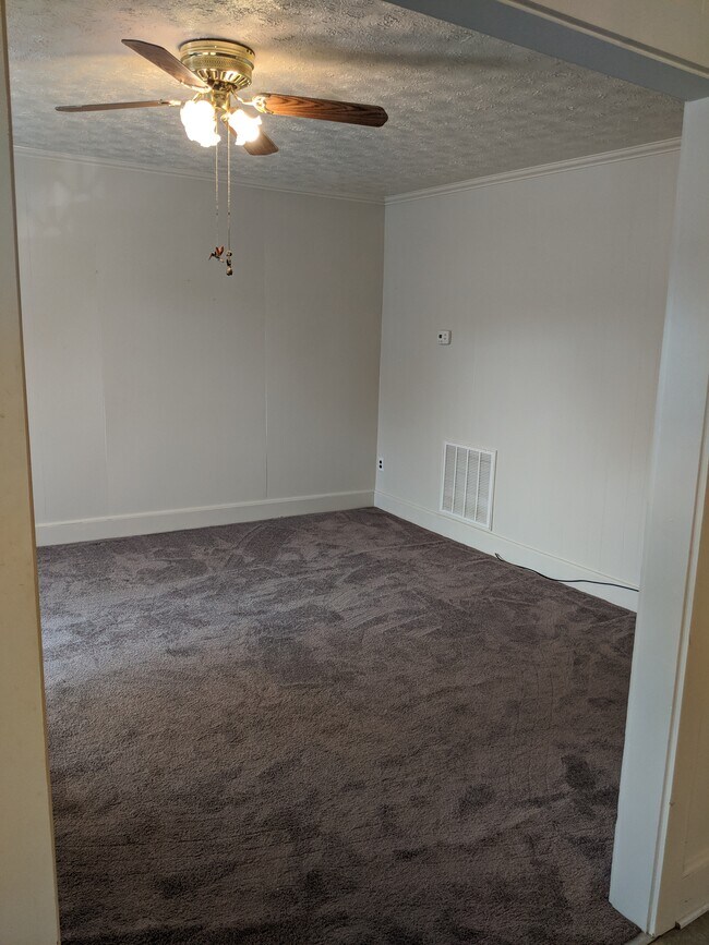 Living room - 7005 Washington Pike