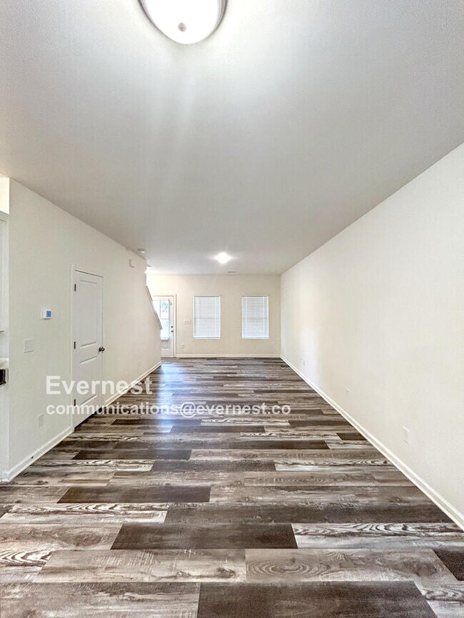 Foto del edificio - Bright 3-Bedroom Home with Modern Comforts...