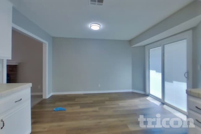 Building Photo - 43257 Echard Ave