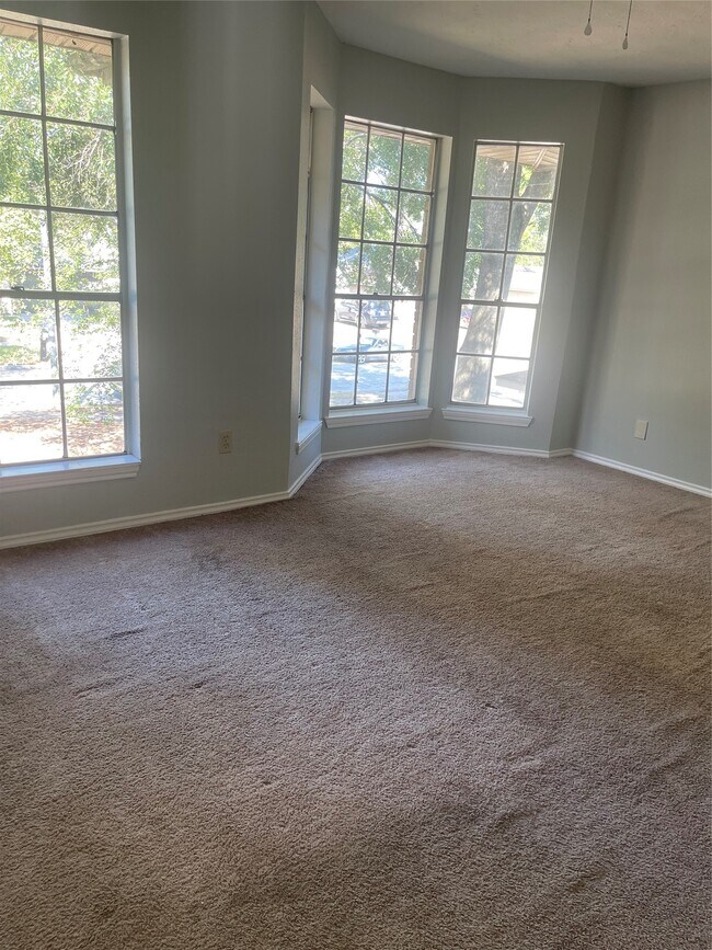 Foto del edificio - 3443 Nutwood Ln