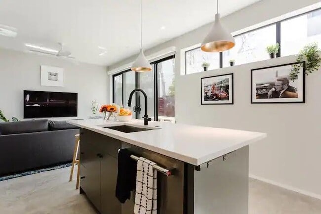 Foto del edificio - 404 W Milton St