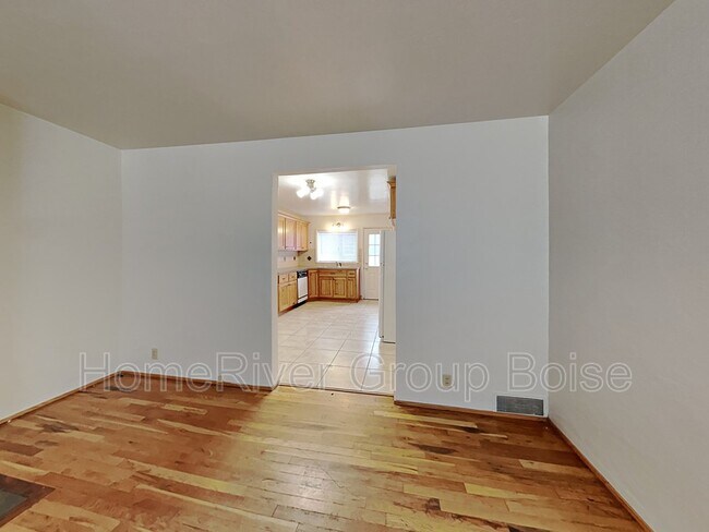 Foto del edificio - 204 E Morrison St