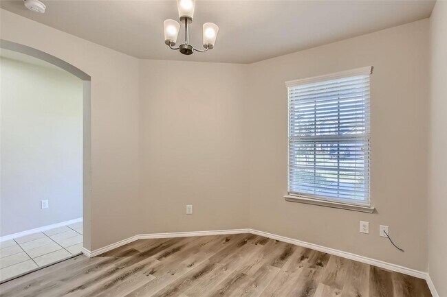 Building Photo - This well-maintained 4 bedroom home is located in a quiet neighborhood that has a community park ...