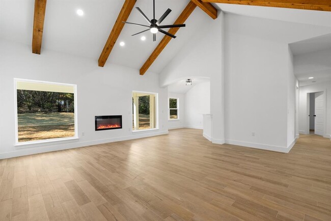 Building Photo - 7602 White Oak Dr