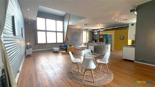 Foto del edificio - 103 W Walnut St