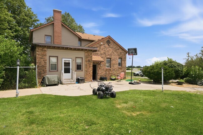 Building Photo - 24134 IL-53
