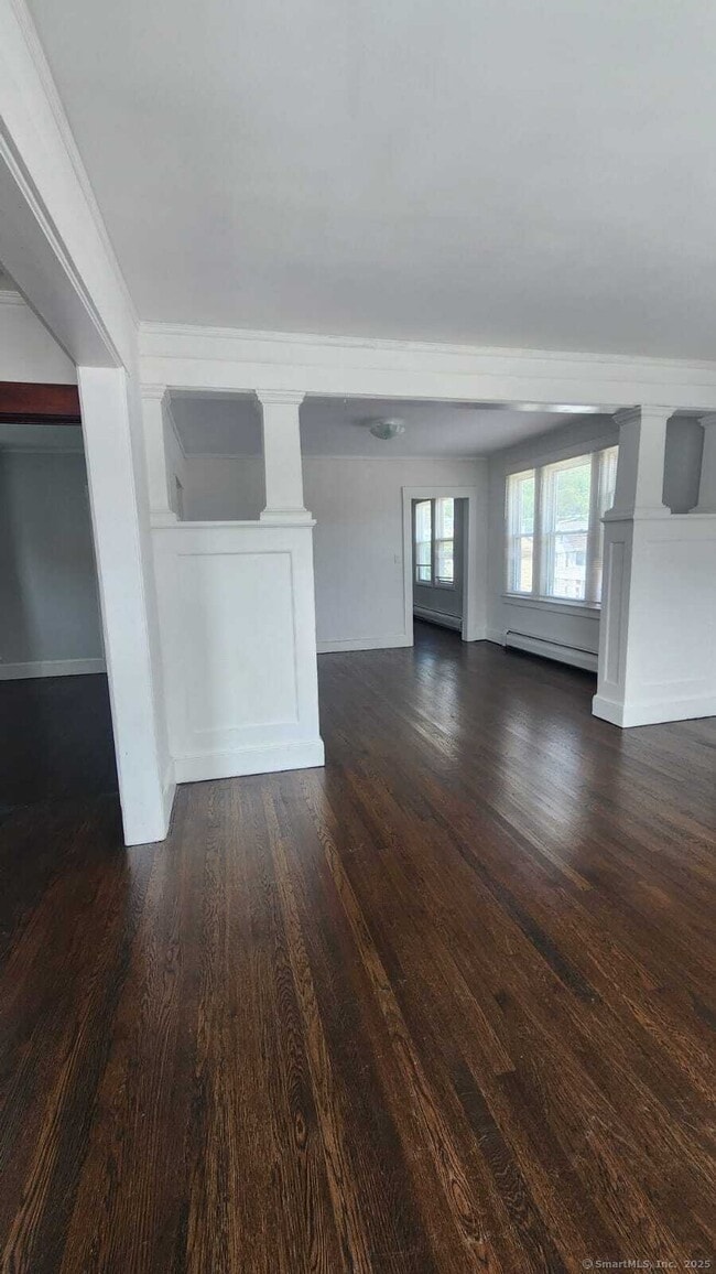 Building Photo - 305 Wakelee Ave