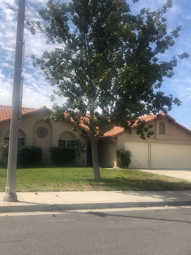 Building Photo - 253 Cottonwood Ave